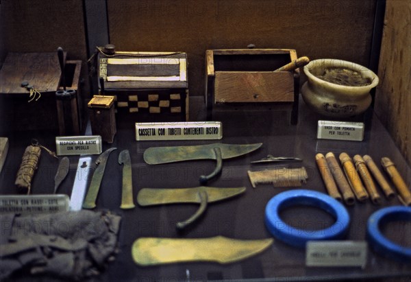 Various toilet items from the tomb of Kha (Deir el Medina, 1400 b.C.).