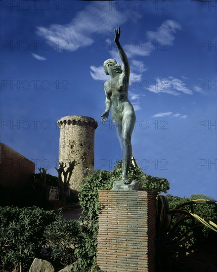 Detail of a bronze Sculpture by sculptor Enric Monjo i Garriga, in front of the house where the a?
