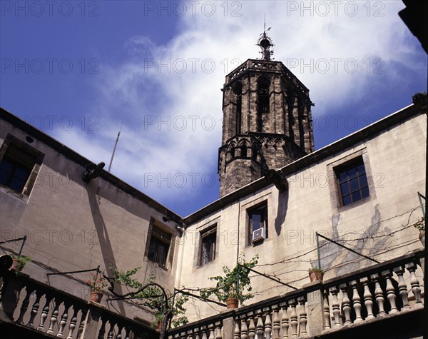 Lloctinent Palace, partial view of the upper side of the interior courtyard, at back the cathedra?