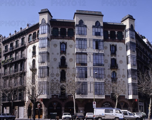 Façade of Manuel Llopis i Bofill House in Bailen - Valencia streets in Barcelona, designed by Ant?