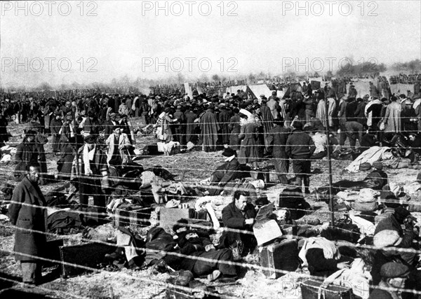 Spanish Civil War (1936 - 1939), refugee camp at Argelers (France), with Republican exiled, 1939.