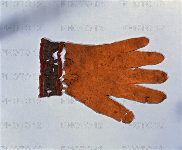 Episcopal glove belonging to the bishop Arnau de Jardí, taken from his tomb.