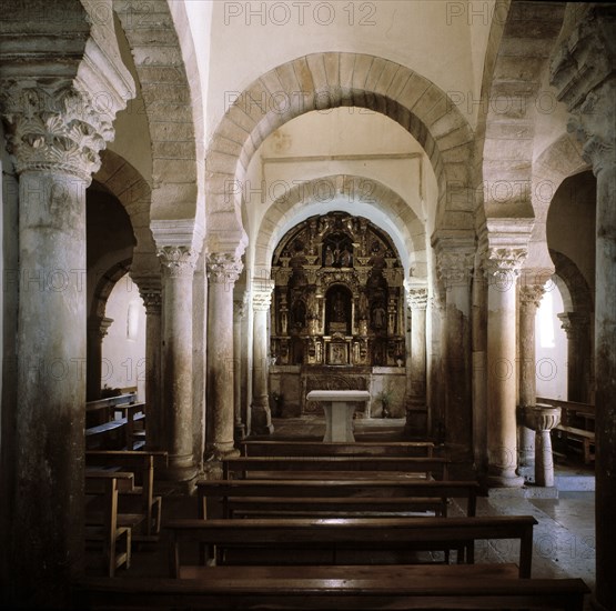 Detail of the interior of the church of Santa María de Lebeña, it should be noted the horseshoe a?