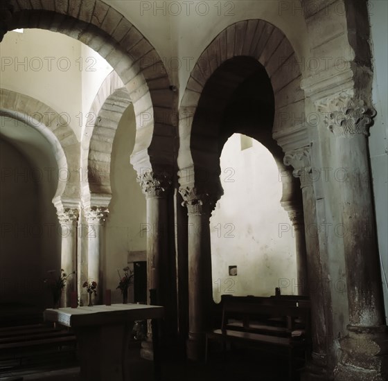 Detail of the interior of the church of Santa María de Lebeña, it should be noted the horseshoe a?