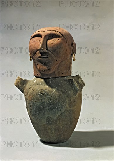 Anthropomorphic funerary urn.