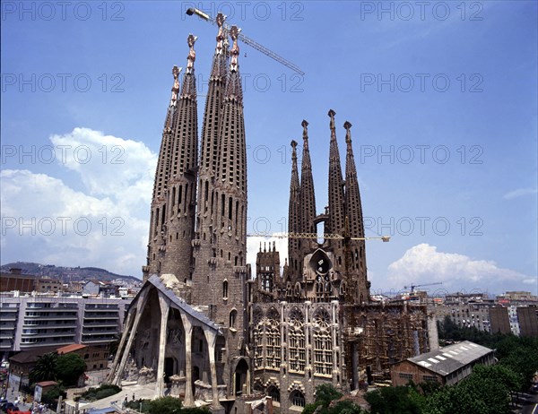 Temple of the Sagrada Familia in Barcelona, ??detail of the works of the vault of the central nav?