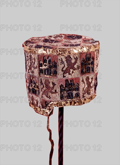 Hat of the Infante Don Fernando de la Cerda with the shield of Castile.