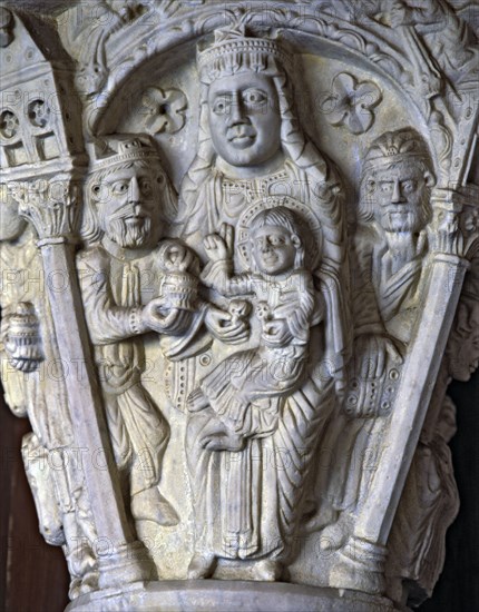 Central capital in the front door of the cloister of the Cathedral of Tarragona representing 'Epi?