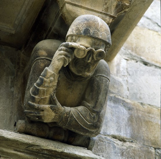 Façade of the Paeria of Cervera, anthropomorphic corbel of a personage wearing glasses, sick of t?