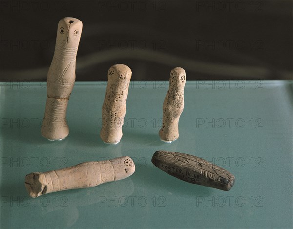 Clay figurines, with incised geometric decoration, cylindrical, head of bird (Cortes de Navarra).