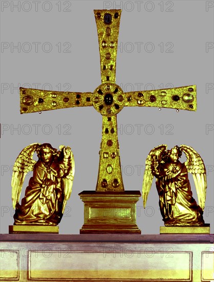 Angels Cross, year 808, it's part of the cathedral treasure preserved in the Holy Chamber of Ovie?