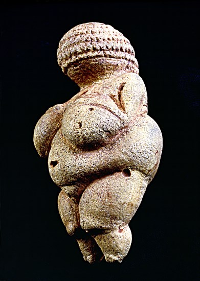 Venus of Willendorf', 110 mm.: woman statue made in limestone and painted with ochre. It is rhomb?