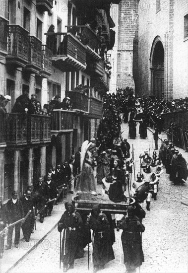 Easter, Good Friday procession in Fuenterrabía (Guipúzcoa), Postcards from the 1920s.