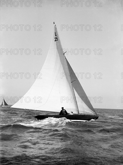 The 6 Metre 'Stella', 1914. Creator: Kirk & Sons of Cowes.