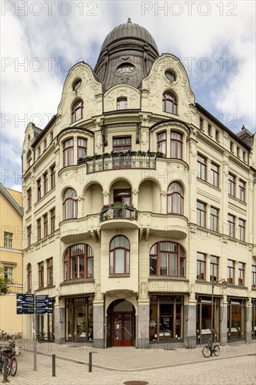 Apartment building, Hansahaus am Wielandplatz, Weimar, Germany, (1905), 2018. Rudolf Zapfe 1905. Artist: Alan John Ainsworth.
