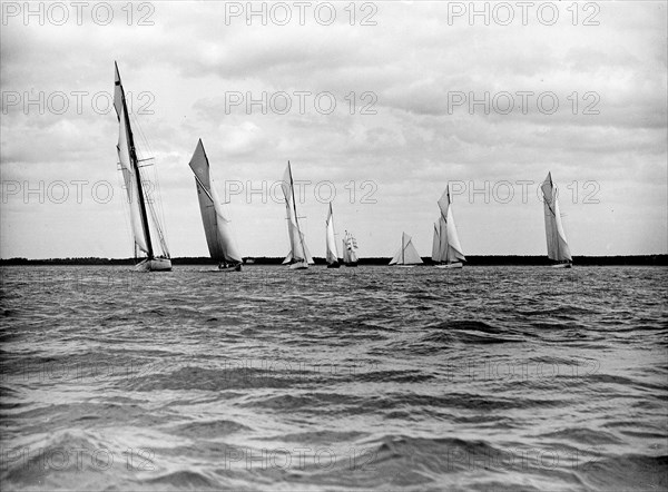 Start for the King's Cup yacht race, 1913. Creator: Kirk & Sons of Cowes.