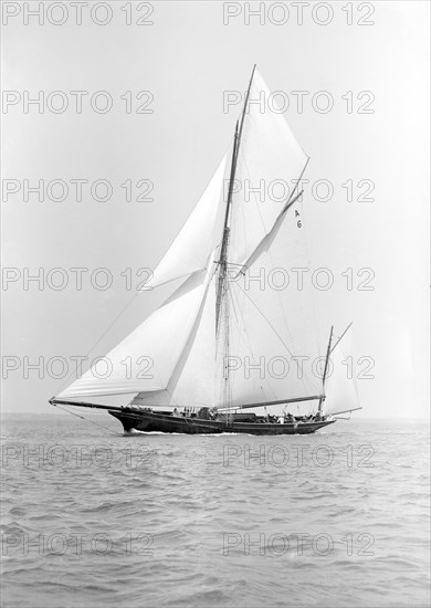 The yawl 'Wendur' sailing close-hauled, 1913. Creator: Kirk & Sons of Cowes.