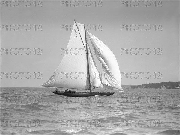 The 8 Metre 'Endrick', 1911. Creator: Kirk & Sons of Cowes.