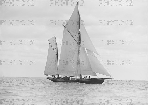 The 118 foot ketch 'Fidra', 1913. Creator: Kirk & Sons of Cowes.