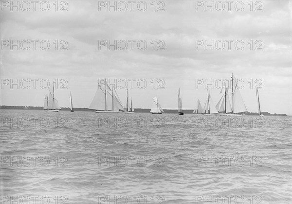 Start for the King's Cup yacht race, 1913. Creator: Kirk & Sons of Cowes.
