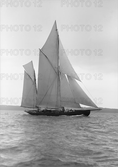 The 118 foot ketch 'Fidra', 1913. Creator: Kirk & Sons of Cowes.