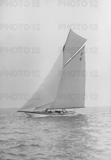 'Eleda', an International 10 Metre class sailing yacht, 1913. Creator: Kirk & Sons of Cowes.