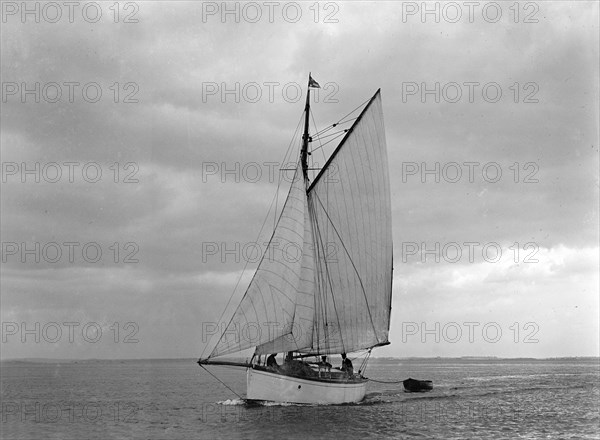 The gaff rig sailboat 'Bunty' close-hauled, 1921. Creator: Kirk & Sons of Cowes.