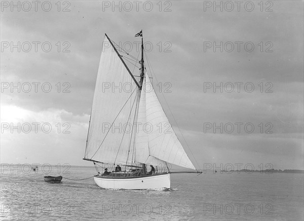 The gaff rig sailboat 'Bunty' close-hauled, 1921. Creator: Kirk & Sons of Cowes.