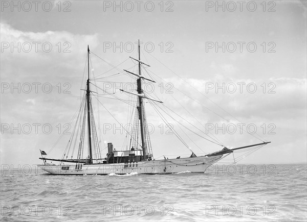 The sailing yacht 'Sea Belle' under way, 1911.  Creator: Kirk & Sons of Cowes.