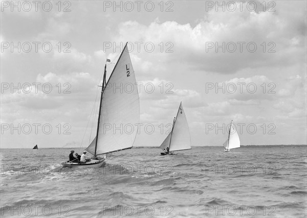 The 6 Metre 'Correnzia', 'The Whim' and 'Snowdrop' on a run, 1911. Creator: Kirk & Sons of Cowes.