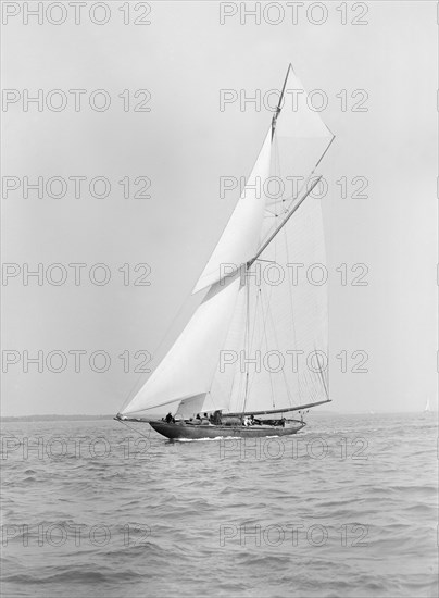 The beautiful 52 ft cutter 'Sonya' sailing close-hauled, 1913. Creator: Kirk & Sons of Cowes.