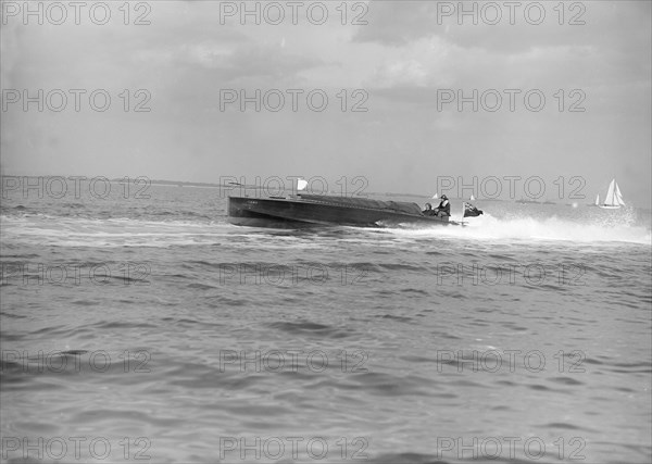 The hydroplane 'Izme' under way, 1913. Creator: Kirk & Sons of Cowes.