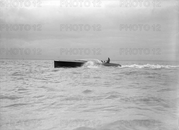 The hydroplane 'Brunhilde' under way. Creator: Kirk & Sons of Cowes.