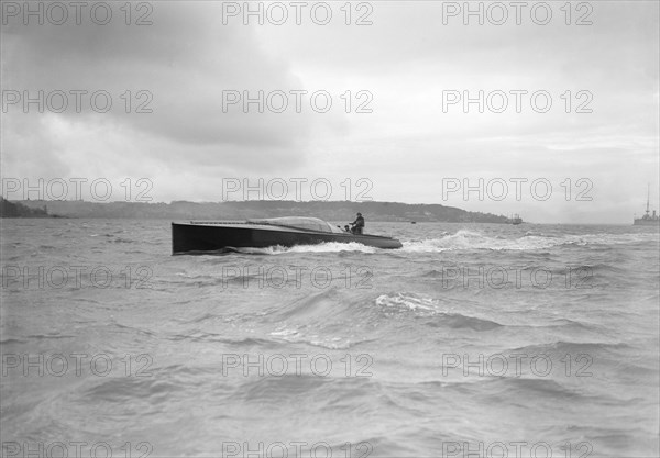 The hydroplane 'Brunhilde' under way. Creator: Kirk & Sons of Cowes.