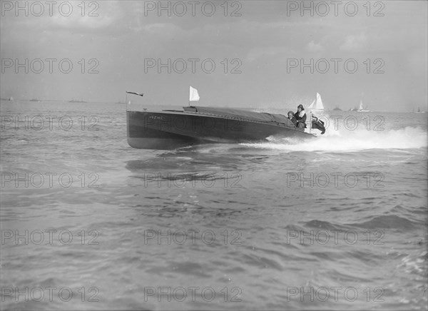 The hydroplane 'Izme' under way, 1913. Creator: Kirk & Sons of Cowes.