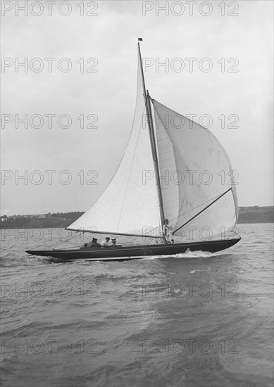 The 7 Metre 'Anitra' (K4) sailing with spinnaker, 1913. Creator: Kirk & Sons of Cowes.