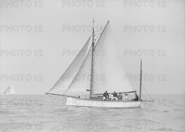 The yawl 'Heroine' under sail, 1913. Creator: Kirk & Sons of Cowes.