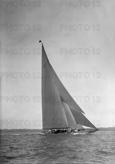 The 205 ton J-class yacht 'Velsheda' sailing close hauled, 1935.  Creator: Kirk & Sons of Cowes.