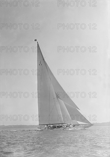 The 205 ton J-class yacht 'Velsheda' sailing close hauled, 1935.  Creator: Kirk & Sons of Cowes.