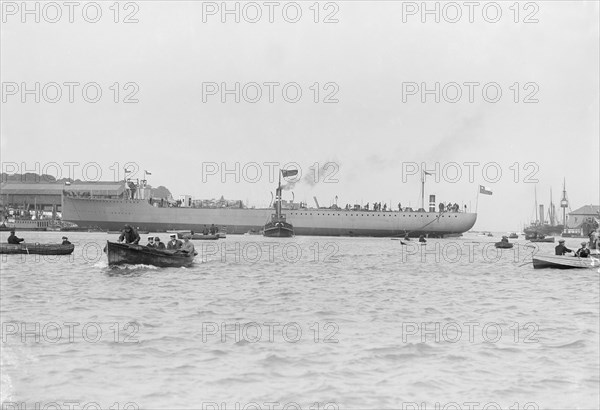 The launch of Chilean destroy 'Almirante Lynch', 28th September 1912. Creator: Kirk & Sons of Cowes.