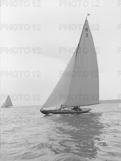 The 7 Metre yacht Strathendrick (K5), 1914. Creator: Kirk & Sons of Cowes.