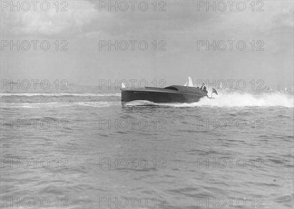 The hydroplane 'Maple Leaf IV', 1913. Creator: Kirk & Sons of Cowes.