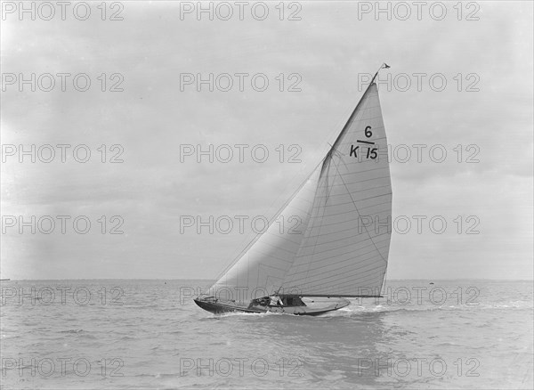 The 6 Metre class 'Alarm' (K15) heeling upwind, 1921. Creator: Kirk & Sons of Cowes.