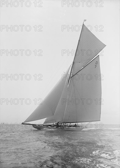 'Istria' sailing close-hauled, 1912. Creator: Kirk & Sons of Cowes.