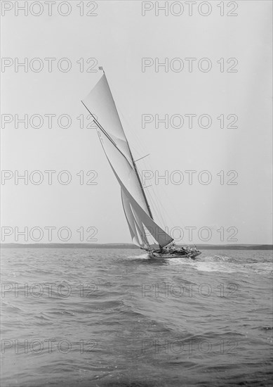 'Istria' viewed from lee quarter, reaching, 1912.  Creator: Kirk & Sons of Cowes.