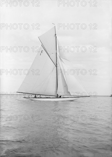 The 12 Metre cutter 'Alachie' sailing in gentle winds, 1913. Creator: Kirk & Sons of Cowes.