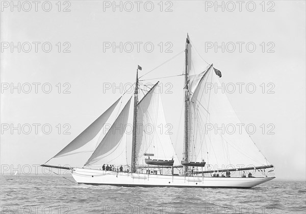 The schooner 'Dwyn-Wen', 1914. Creator: Kirk & Sons of Cowes.