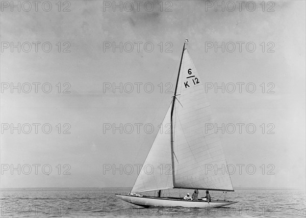 The 6 Metre sailing yacht 'Caryl' (K12), 1921. Creator: Kirk & Sons of Cowes.