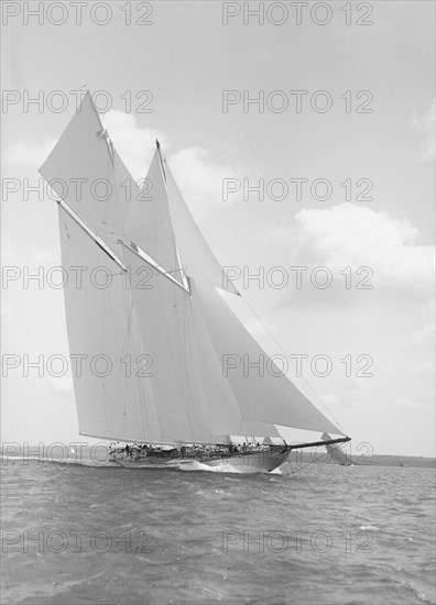 The handsome racing schooner 'Waterwitch', 1911. Creator: Kirk & Sons of Cowes.