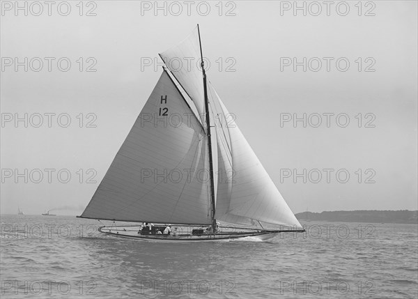 'The Truant' sailing close-hauled, July 1912. Creator: Kirk & Sons of Cowes.
